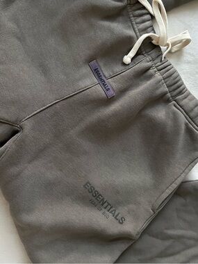 Essentials cropped sweatpants size large
